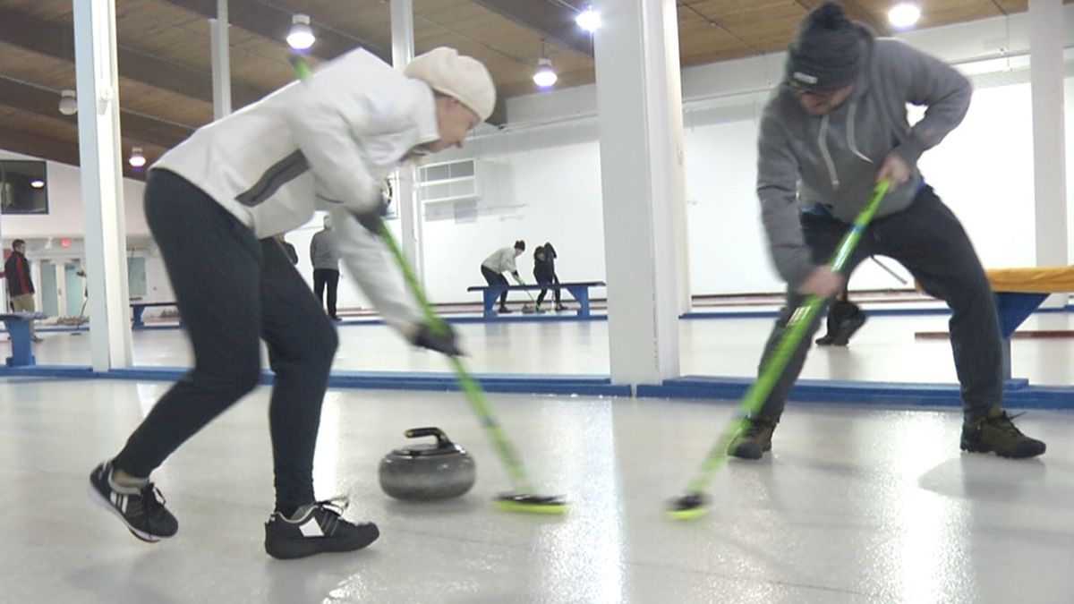 Minot Curling Club recruiting with ‘Learn to Curl’