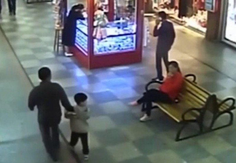 Nearly 1 year after little boy was kidnapped, ‘his dad saw him in a shopping mall and did this’!