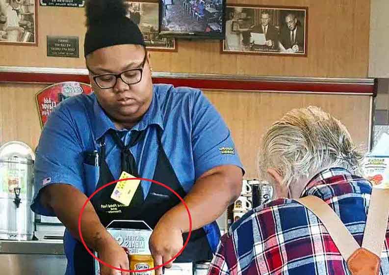 Waitress did something unimaginable to the food in an old man’s plate that you will always think twice before ordering!